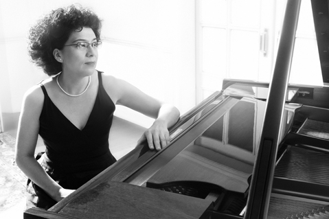 Monica Cardenas Pianistin